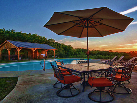 Pool side view of Makers luxury Lodge in Hocking Hills
